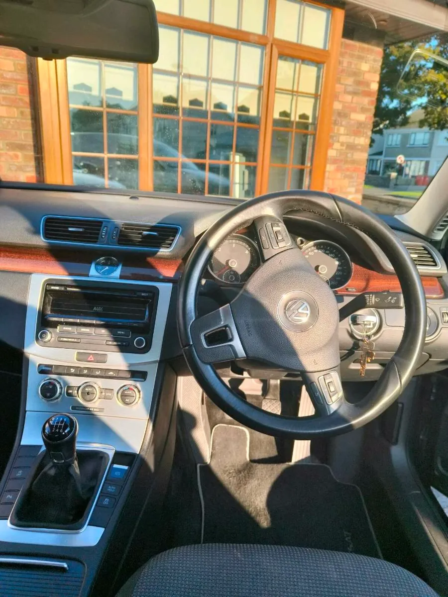 Volkswagen Passat - Image 3