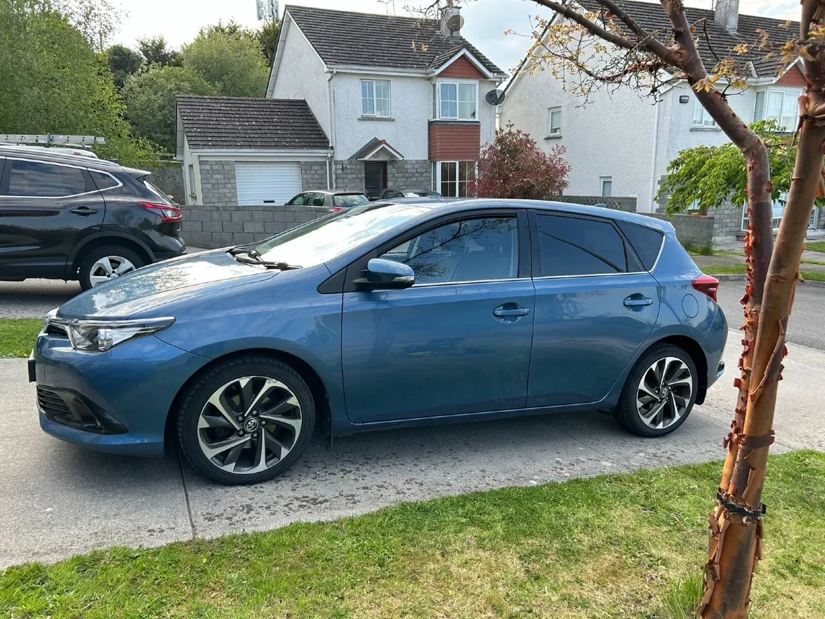 Toyota Auris 2017 - Image 2