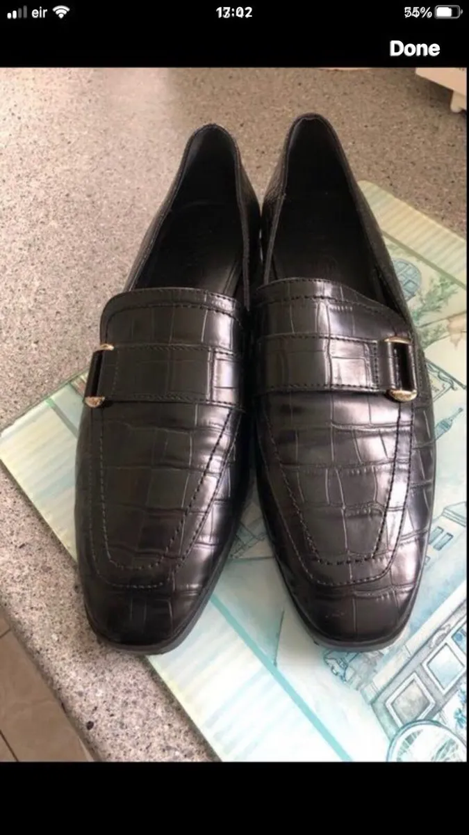 Ladies new leather shoes size 6 €15 - Image 1
