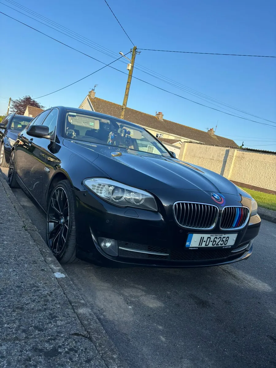 BMW 5-Series 2011 - Image 1