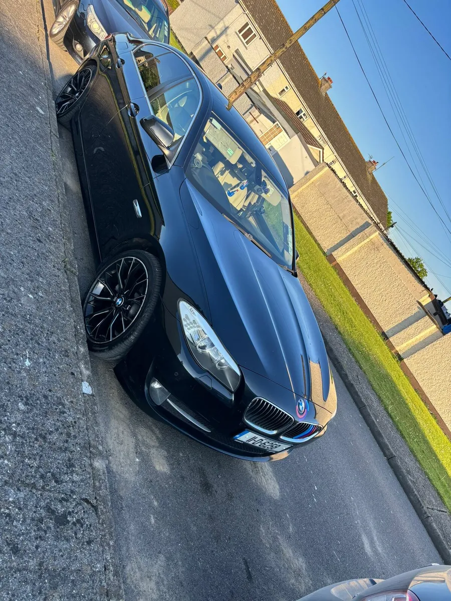 BMW 5-Series 2011 - Image 2