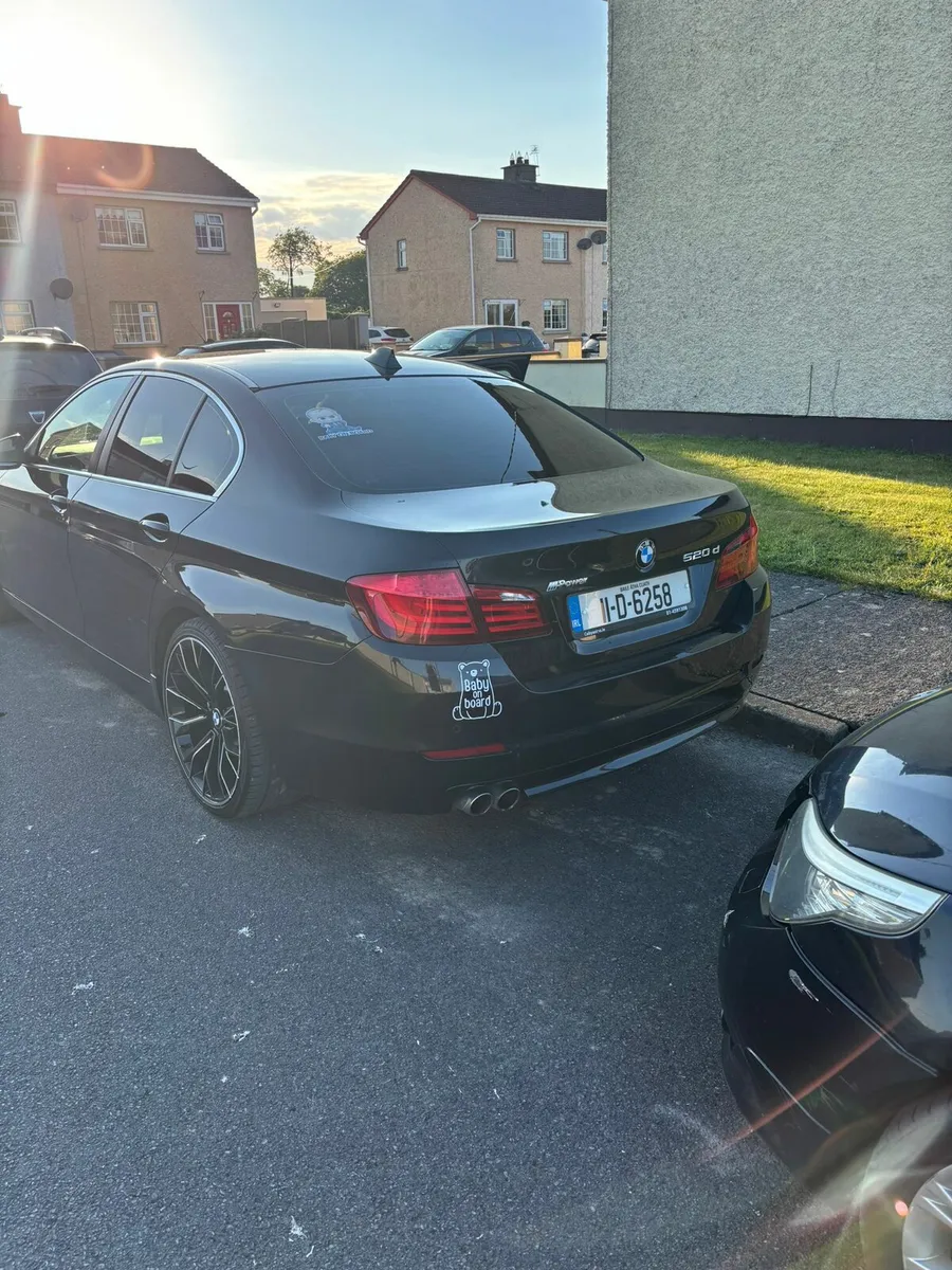 BMW 5-Series 2011 - Image 4