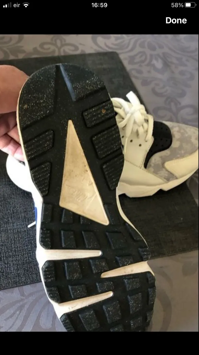Mens like new trainer size 8 €50 - Image 3