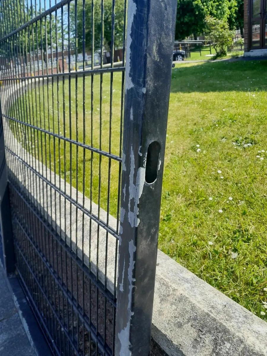 Steel Gate - Image 2
