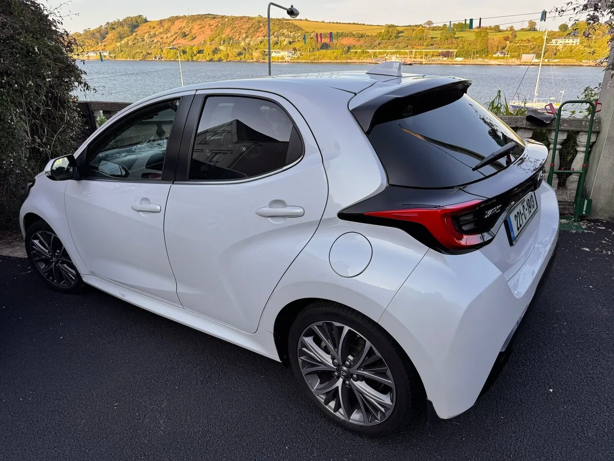 Yaris Platinum 4, leather seats - Image 2