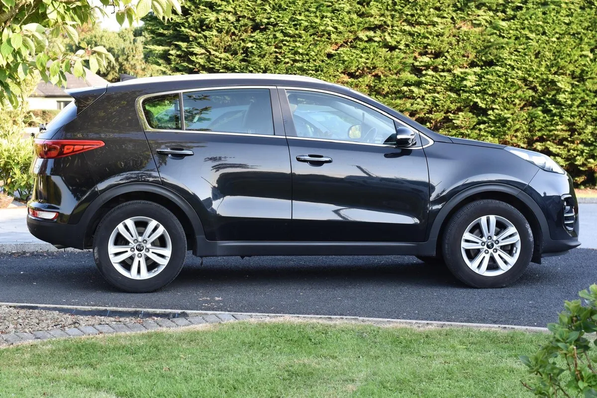 Kia Sportage 2017 LOW MILEAGE - Image 3