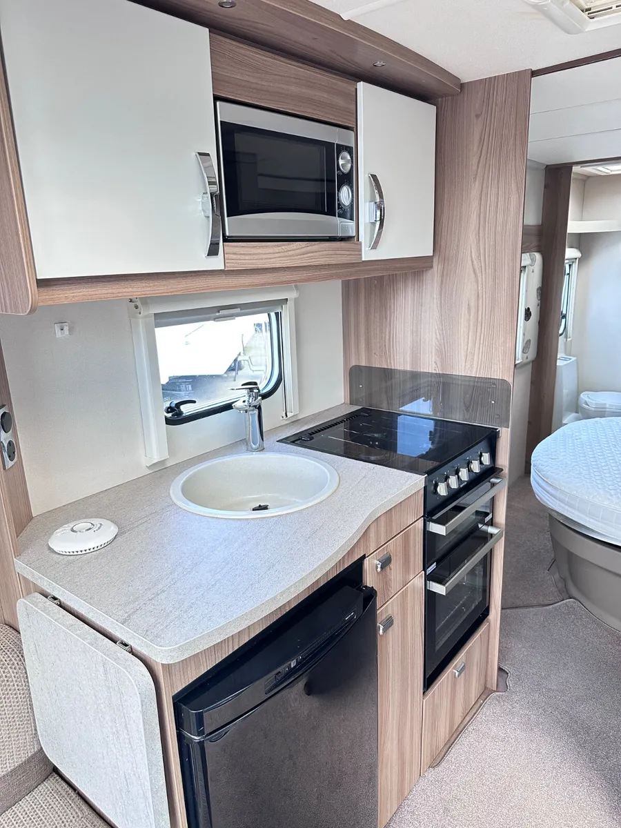✨STUNNING SWIFT COASTLINE 4 BERTH ISLAND BED✨ - Image 4