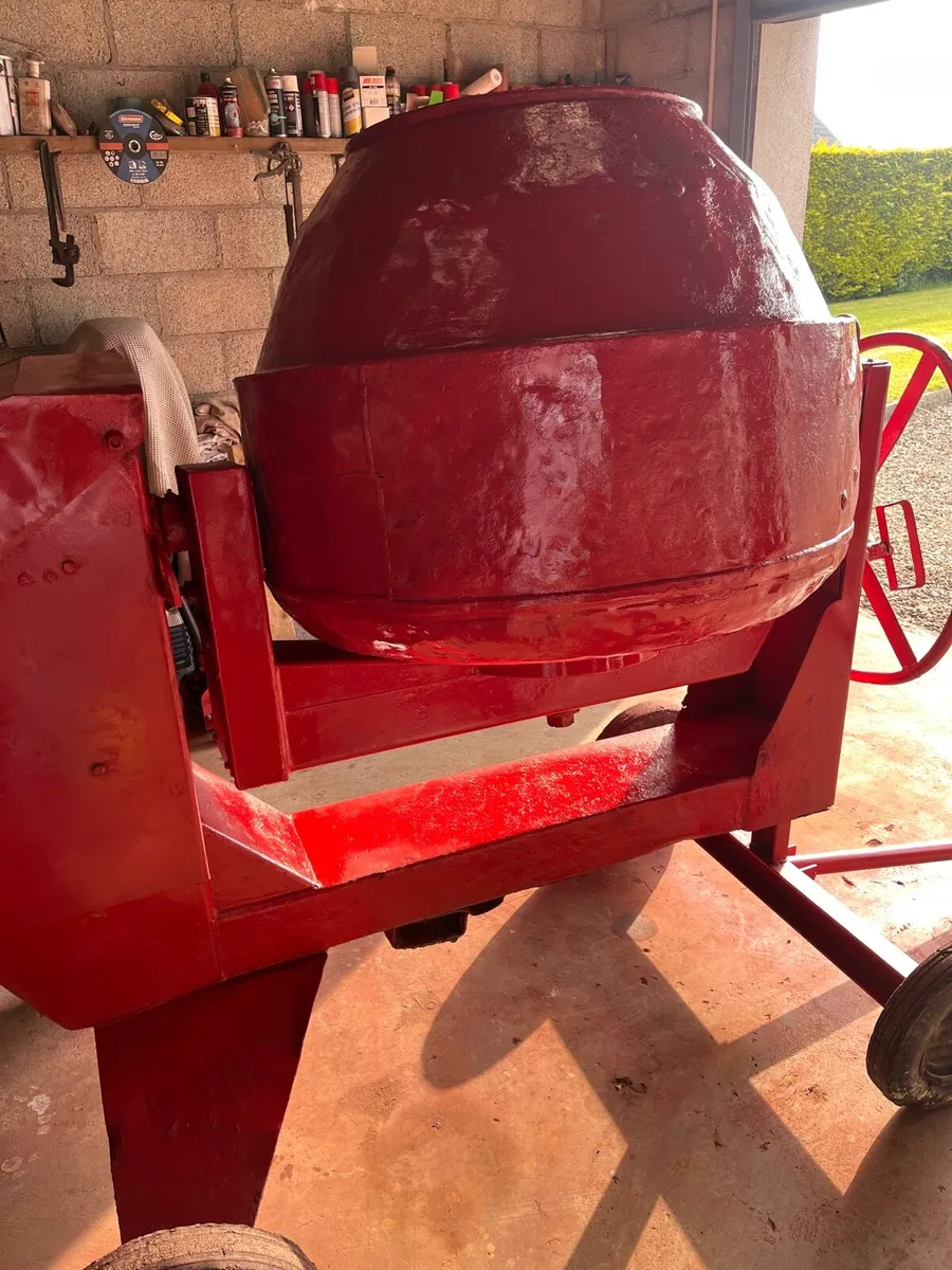 Cement mixer - Image 1