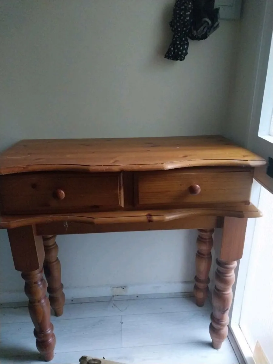 Hallway table - Image 1