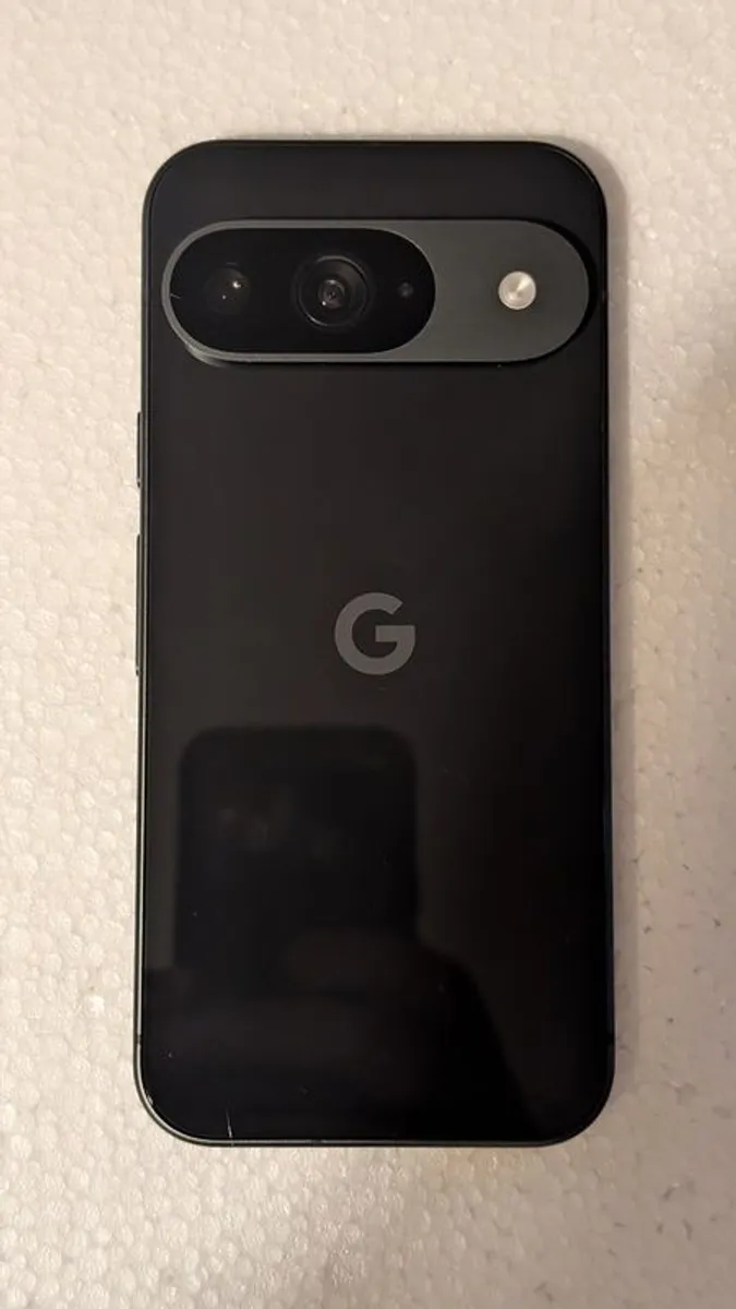 Pixel 9 128 GB Obsidian + phone protection case and screen - Image 1