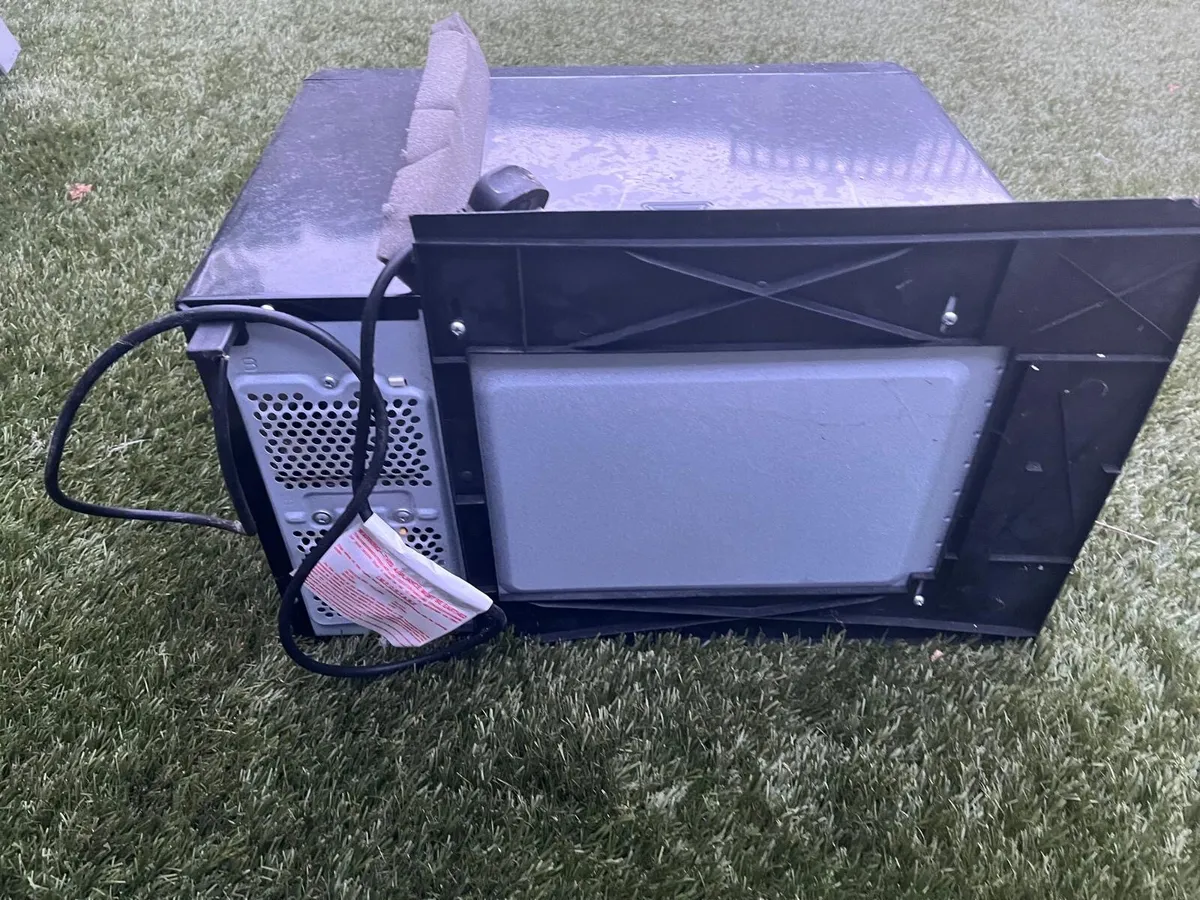 Free Microwave - Image 3