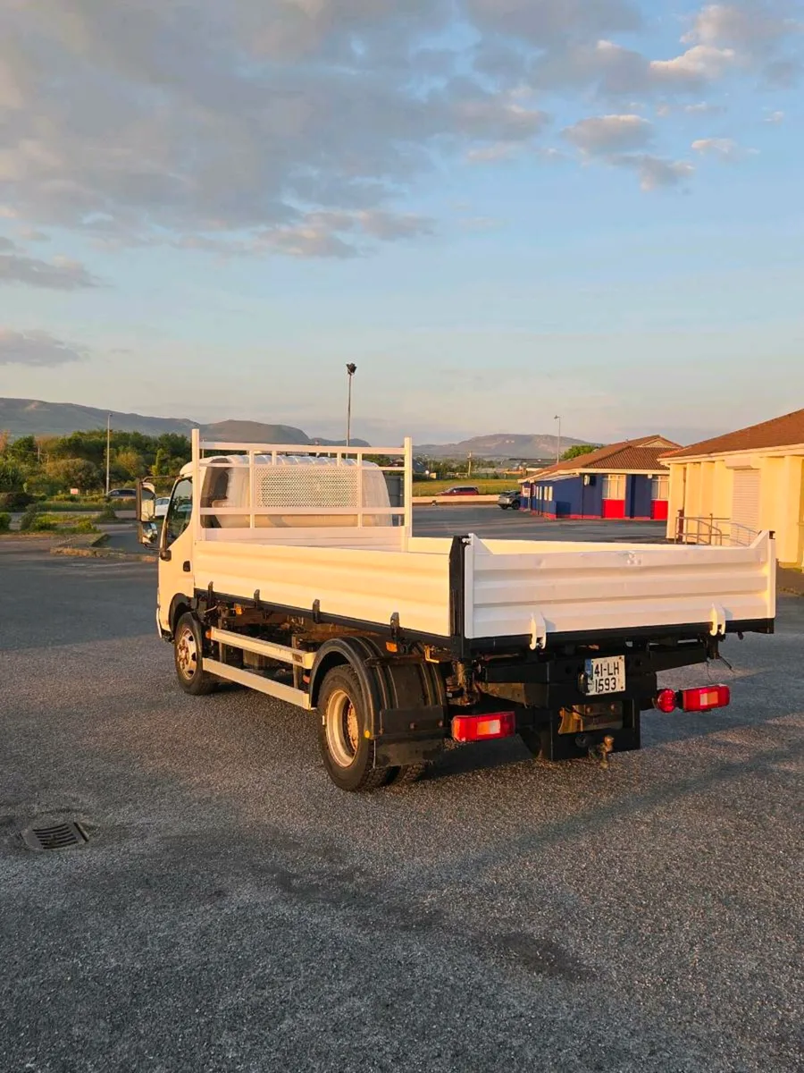 Hino 7.5 tone tipper - Image 2