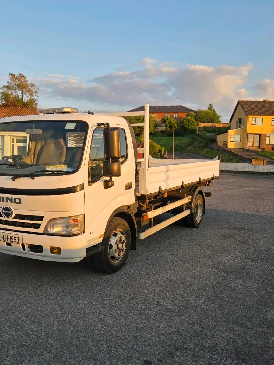 Hino 7.5 tone tipper - Image 4