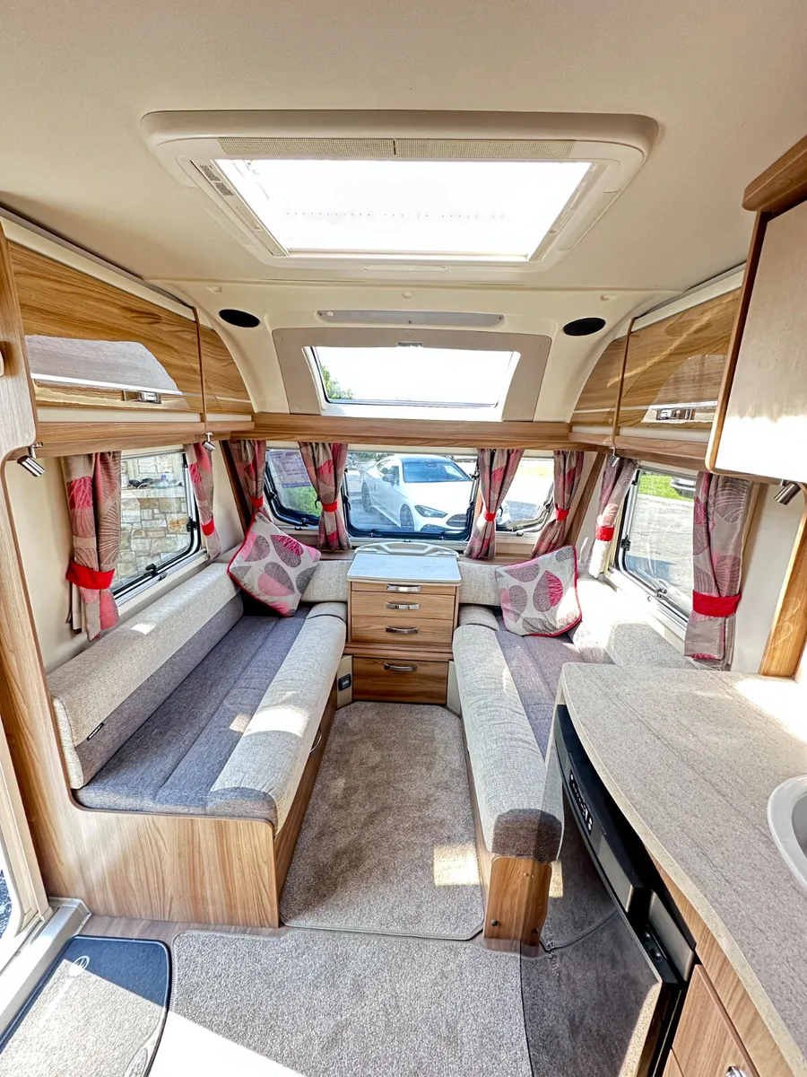 ✨BREATHTAKING SWIFT CHALLENGER 4 BERTH ISLAND BED✨ - Image 4