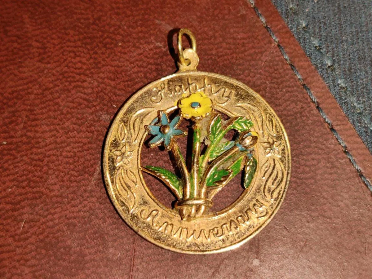 HAPPY ANNIVERSARY, 9CT SOLID Gold Pendant ! - Image 1