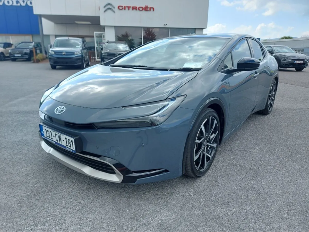 Toyota Prius Plug-in Hybrid - Image 2