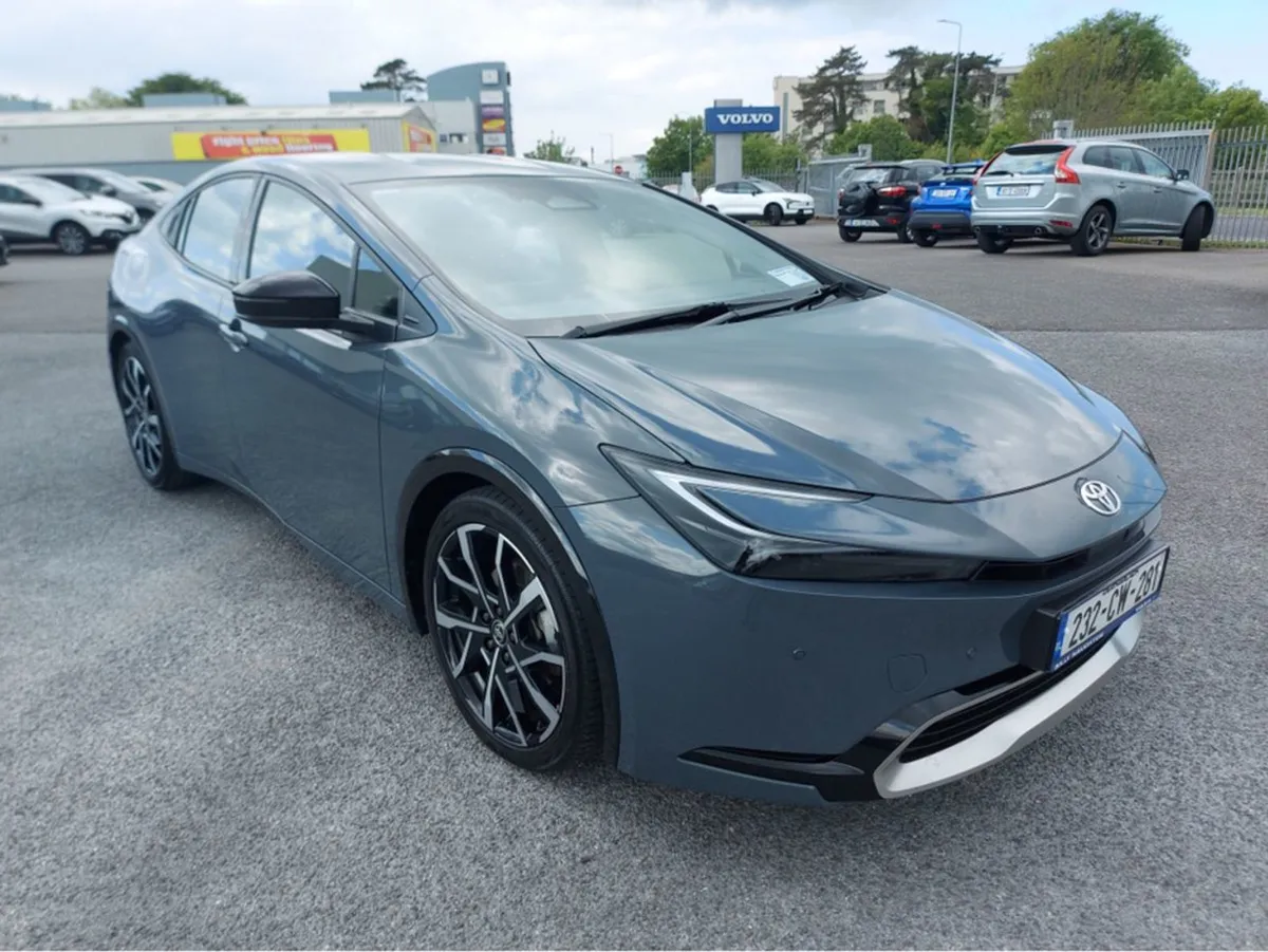 Toyota Prius Plug-in Hybrid - Image 4
