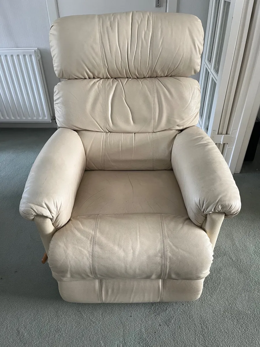 Lazy Boy leather manual reclining chair - Image 3