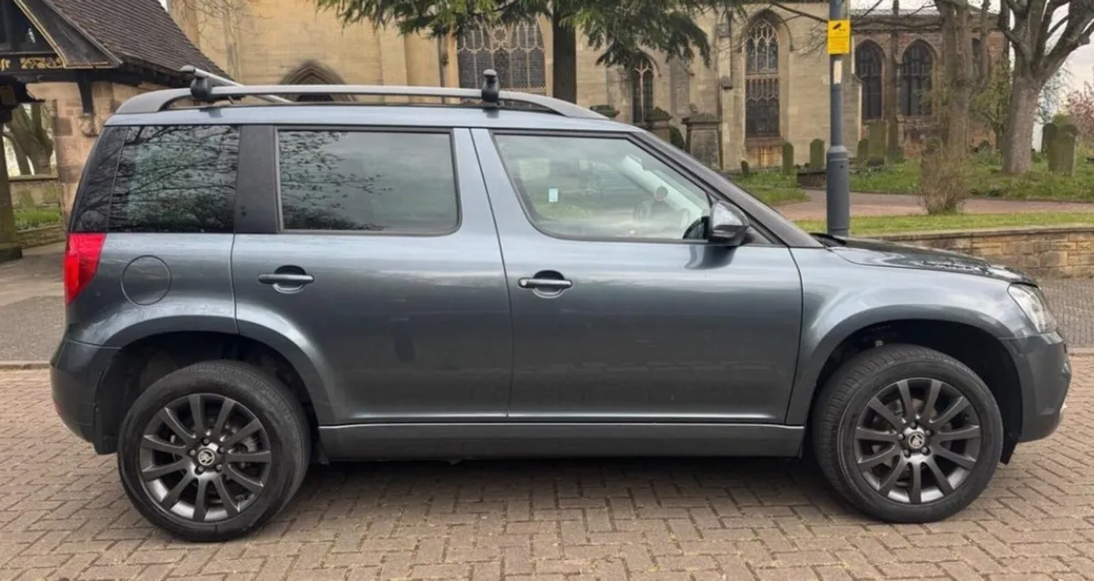 Skoda Yeti 2017 full Skoda service history - Image 1