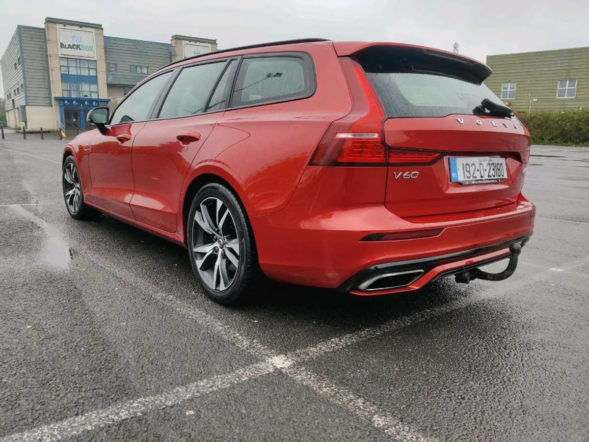 Volvo V60 2.0 T5 250BHP R-DESIGN 5DR AUTO - Image 2
