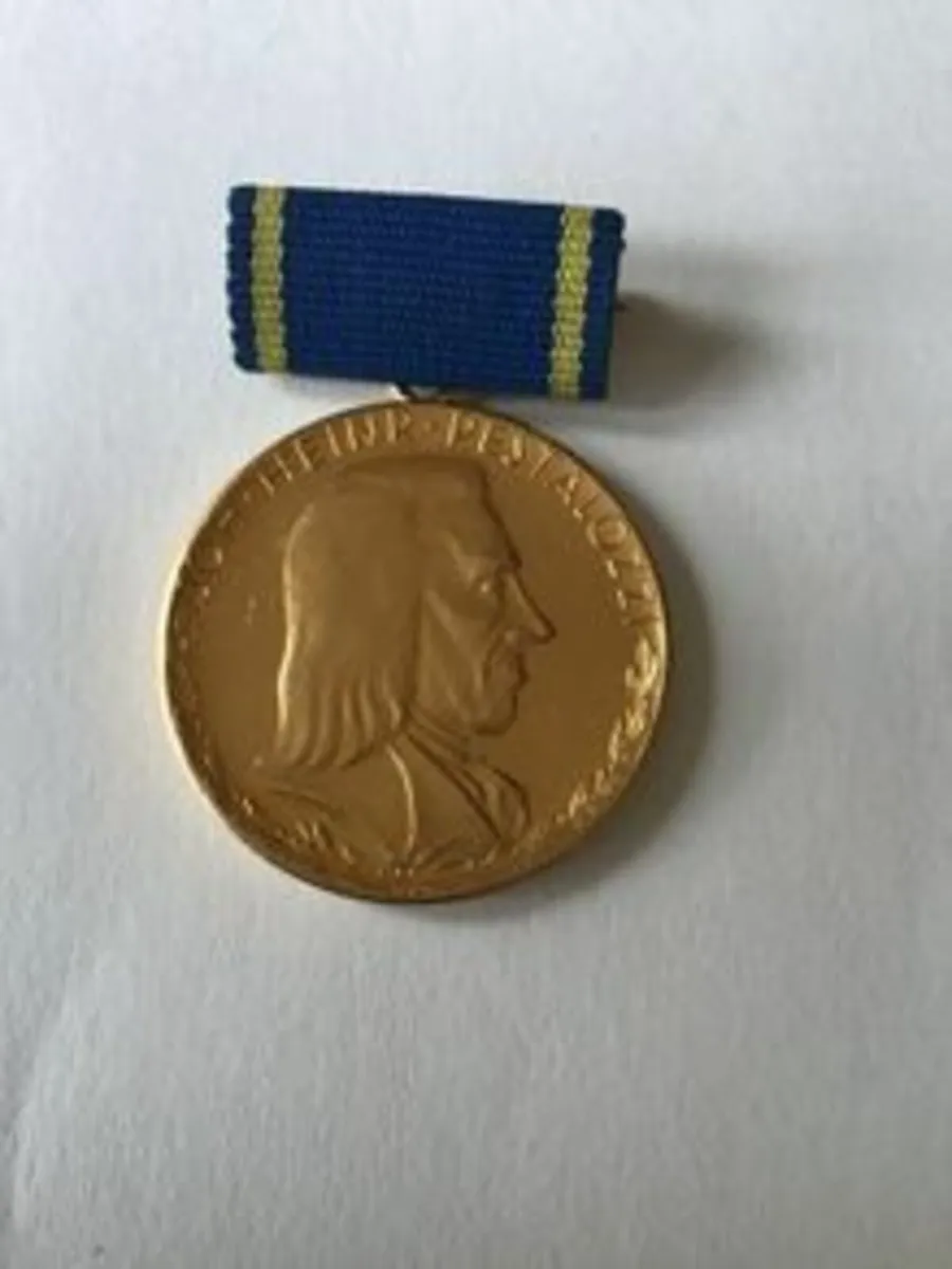 EAST GERMAN Medal - JOH HEINR PESTALOZZI Medal