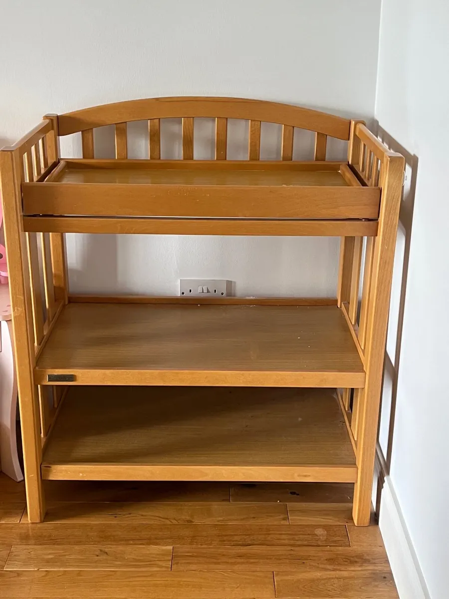 Baby changing table - Image 1