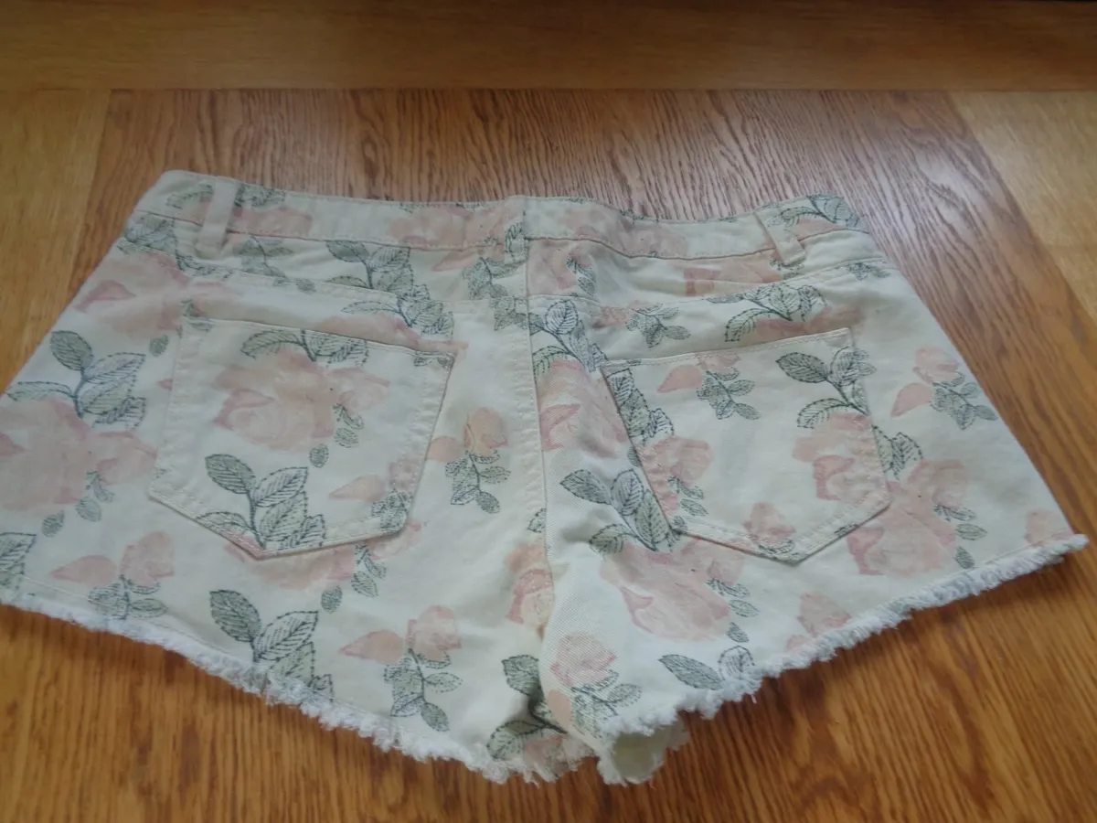 Ladies Shorts for Sale - Image 2