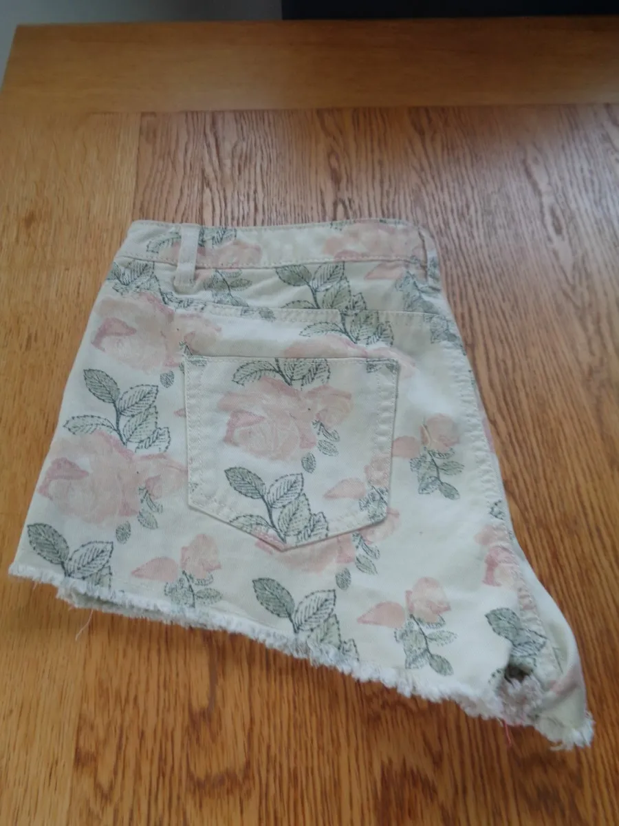 Ladies Shorts for Sale - Image 4