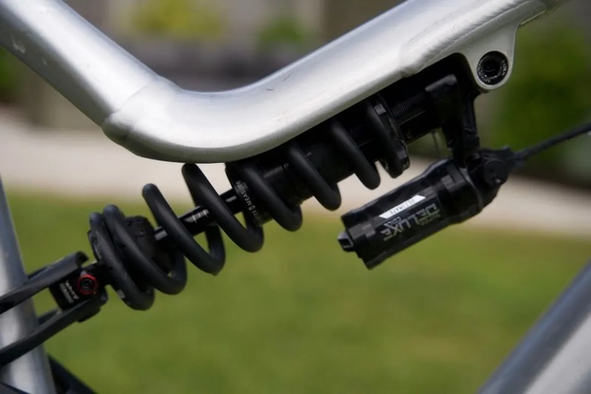 Commencal Meta AM V4.2 Race Eagle - (L) Full Suspension Enduro Mountain Bike - Image 4