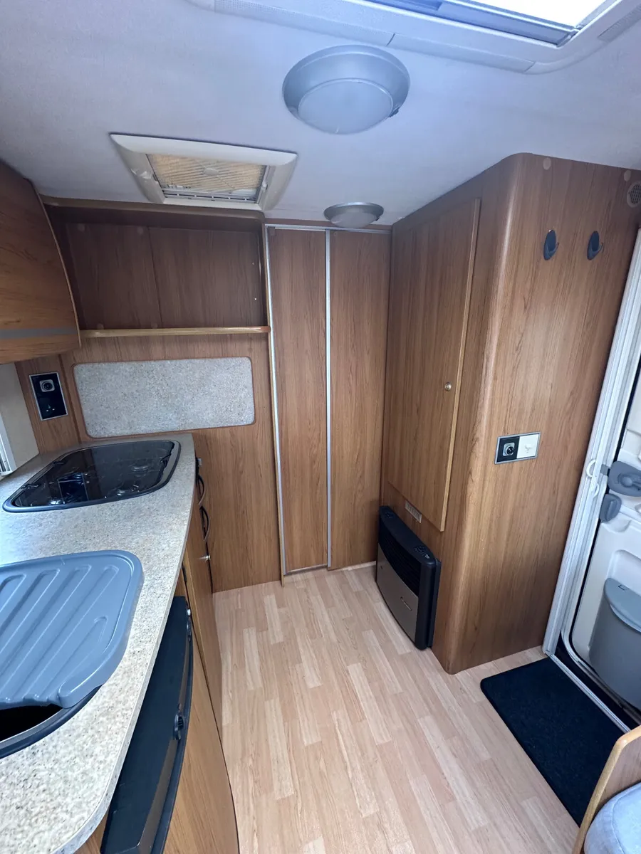 ✨2010 BAILEY PAGEANT 4 BERTH FIXED BED ✨ - Image 4