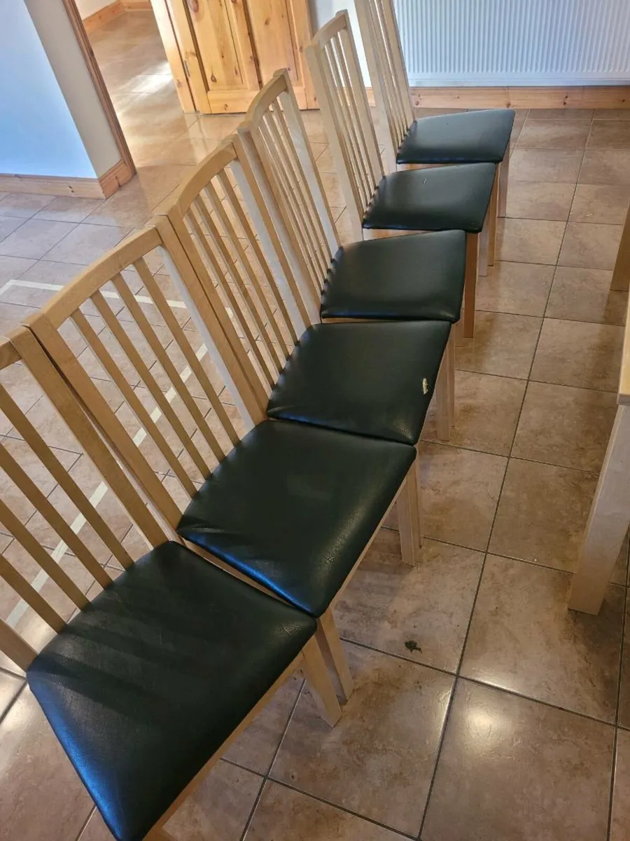 Kitchen Table and Chairs - Image 4