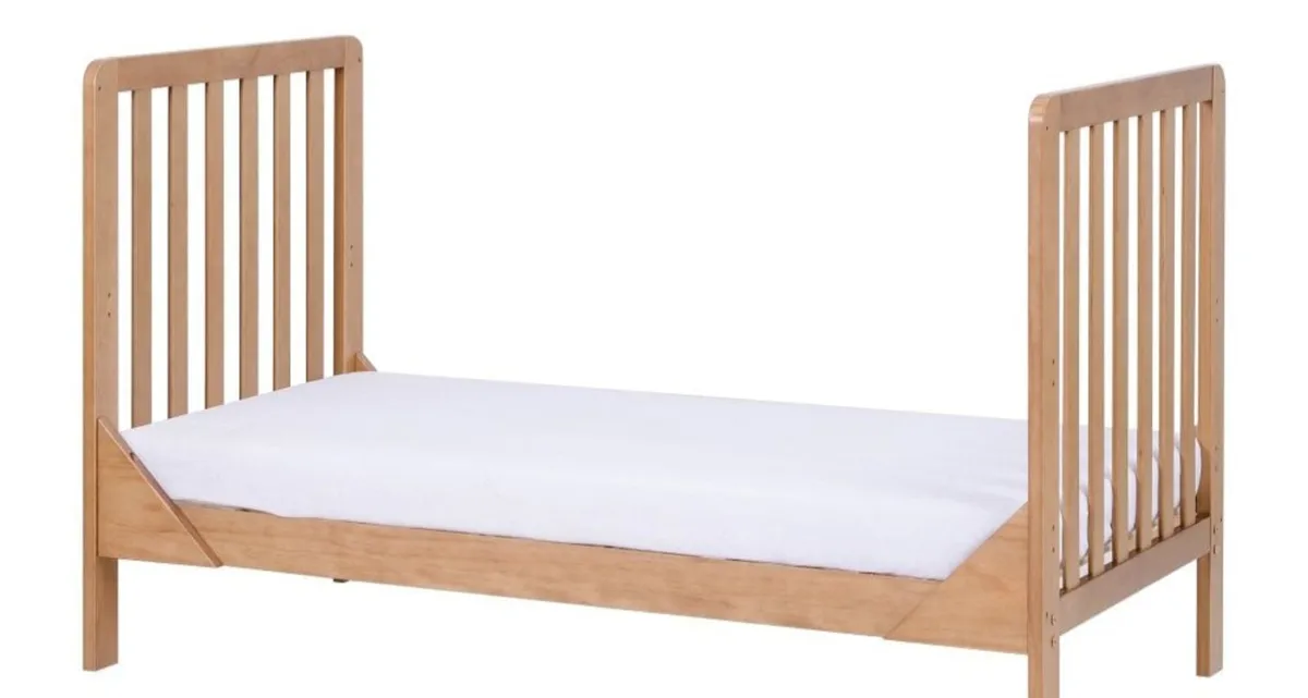 Mamas and papas lucia cot bed as new - Image 3