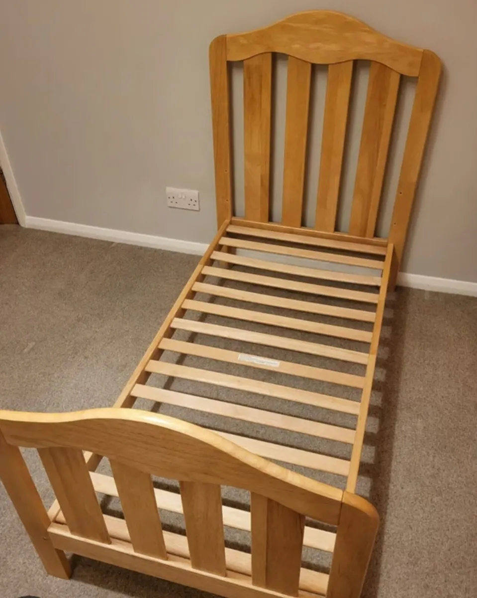 Mamas and papas lucia cot bed as new - Image 4