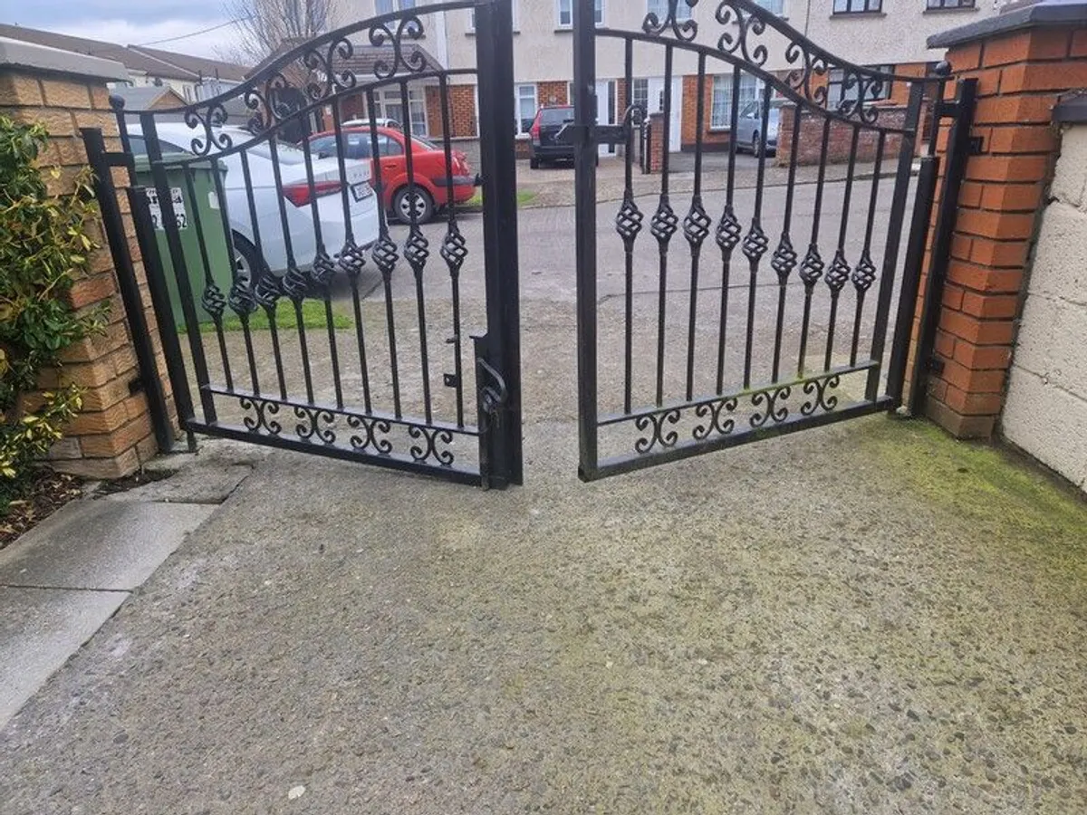 Iron gates - Image 2