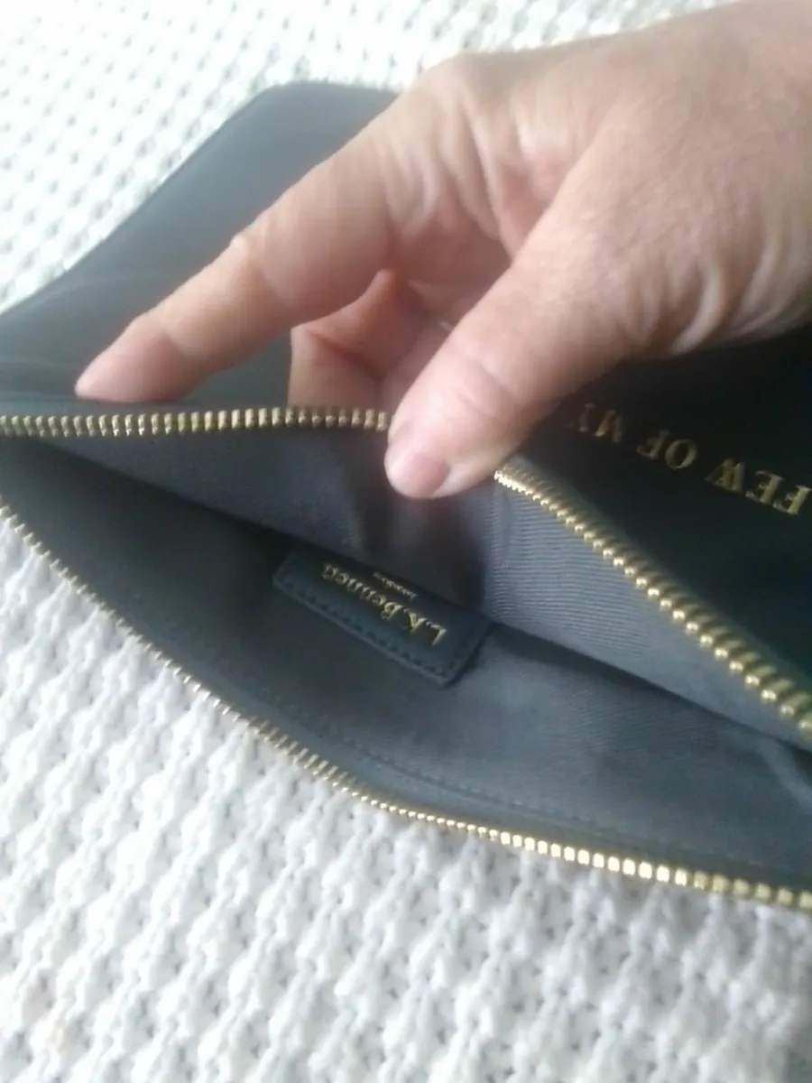 LK BENNETT DARK GREEN LEATHER POUCH NEW - Image 2