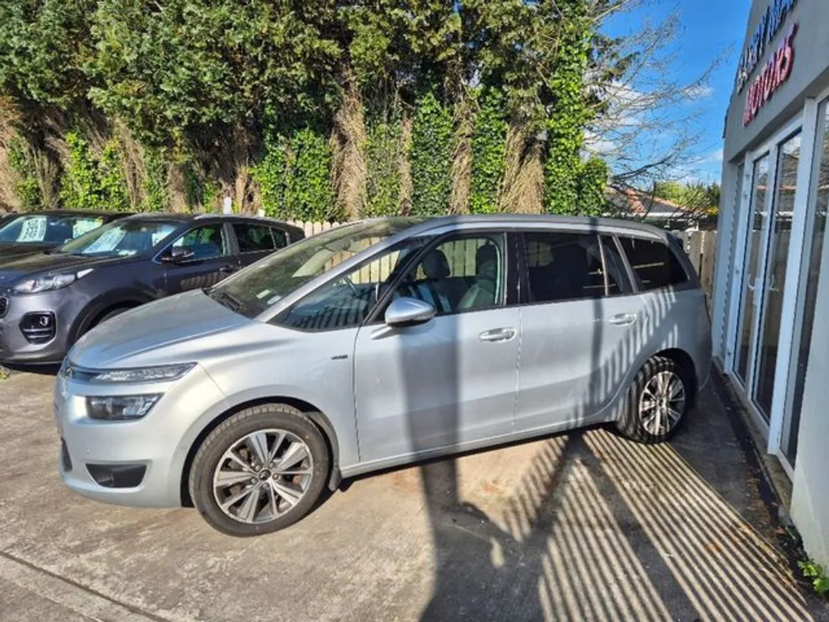 Citroen C4 Picasso 7S Bluehdi120 SS Exclusive 4DR - Image 3