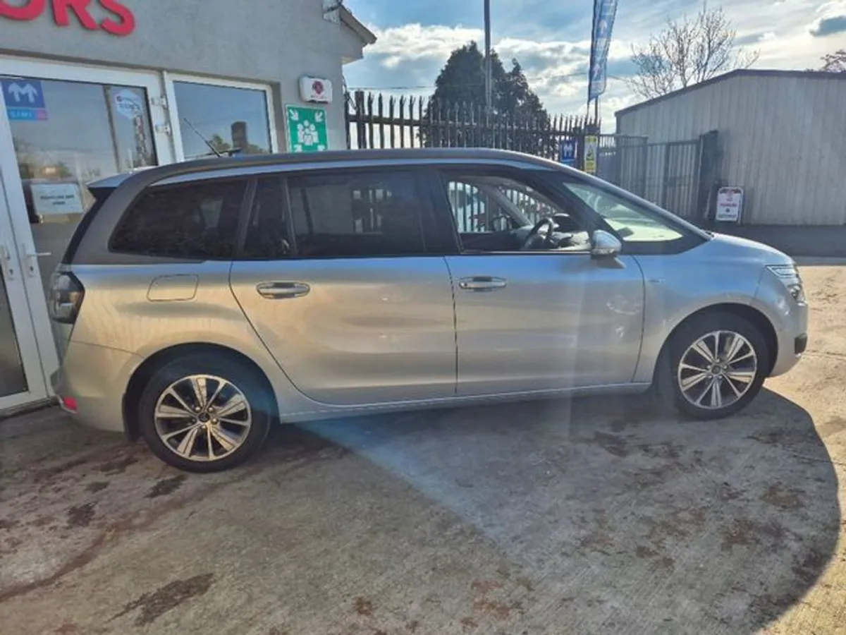 Citroen C4 Picasso 7S Bluehdi120 SS Exclusive 4DR - Image 4