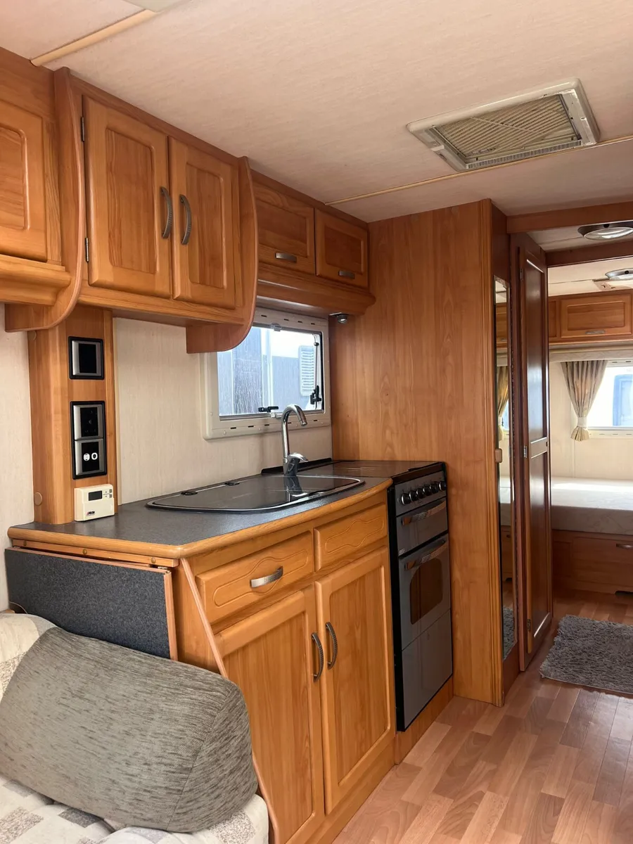 ✨BARGAIN FLEETWOOD COLCHESTER 4 BERTH FIXED BED✨ - Image 4
