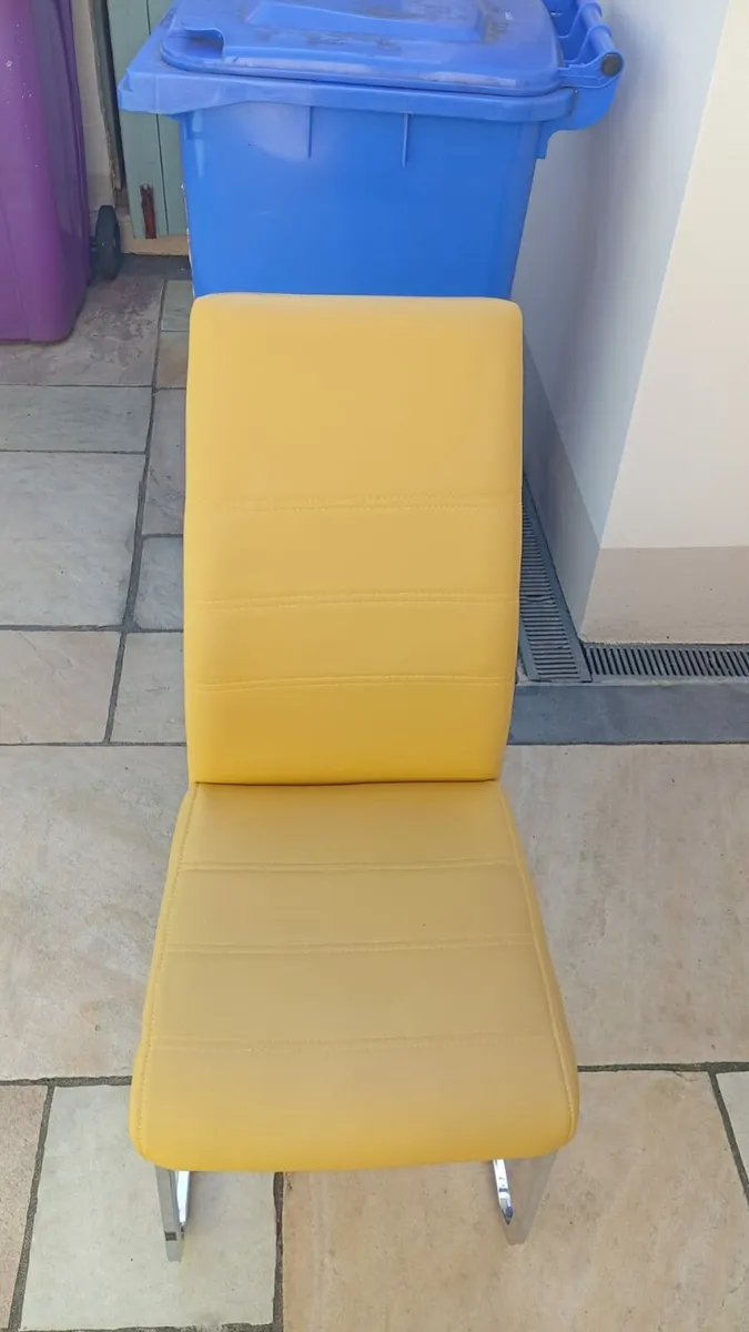 Dinning table - Image 1