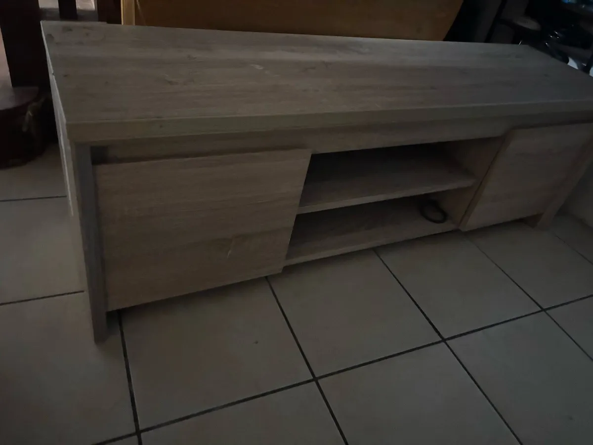 Tv stand