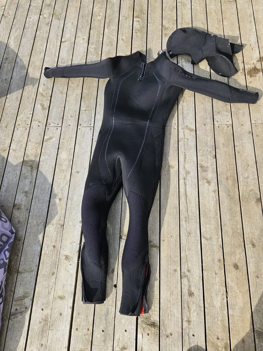 Bare 7mm reactive hood and suit, L - Image 1
