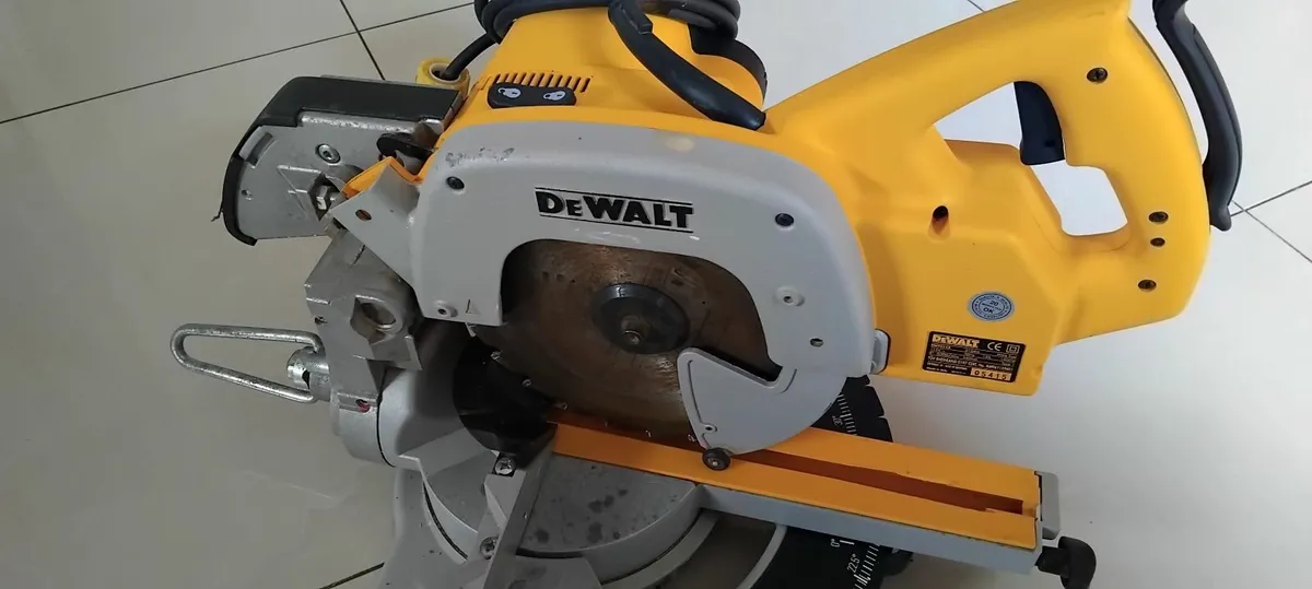 Dewalt DW701-LX 216mm Miter Saw 110v - Image 4