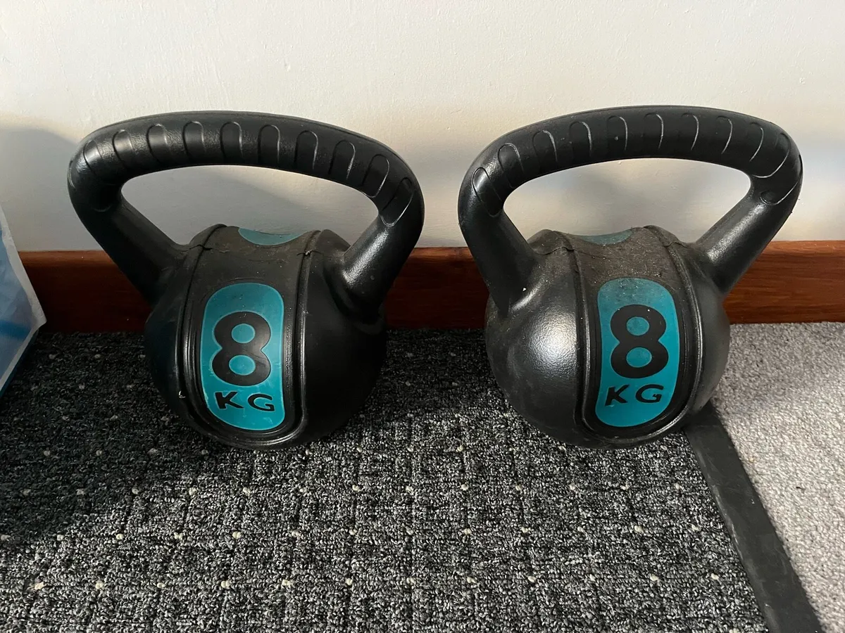 Kettlebells 2x 8kg & Aerobic step - Image 1