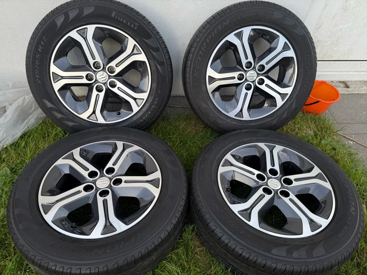 17” Suzuki 5x114.3 very good tyres - Image 1