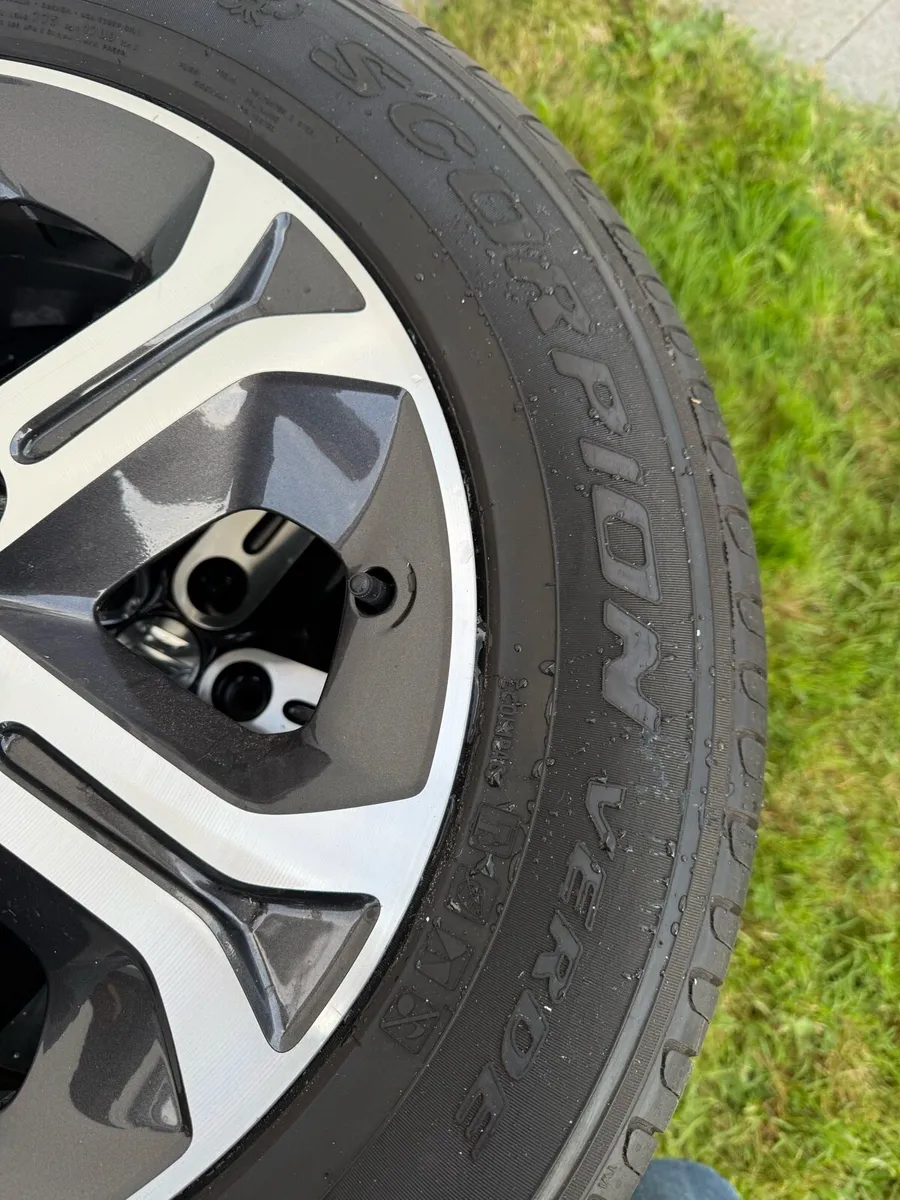 17” Suzuki 5x114.3 very good tyres - Image 2
