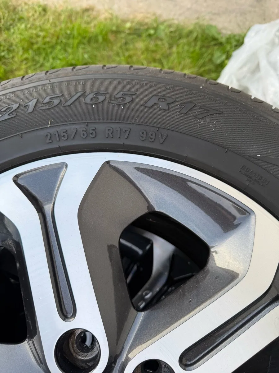 17” Suzuki 5x114.3 very good tyres - Image 3