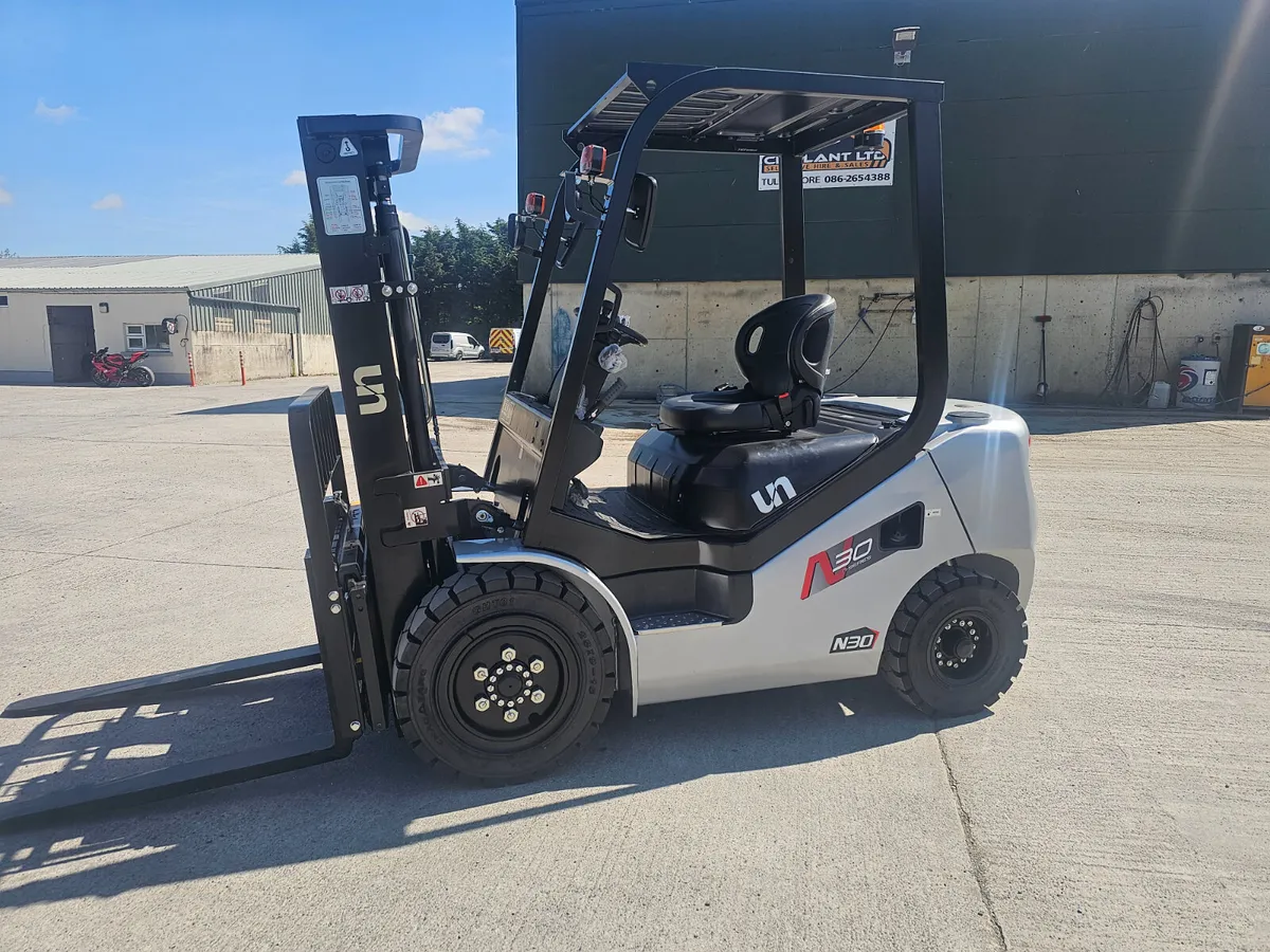 New UN 3ton forklift - Image 1