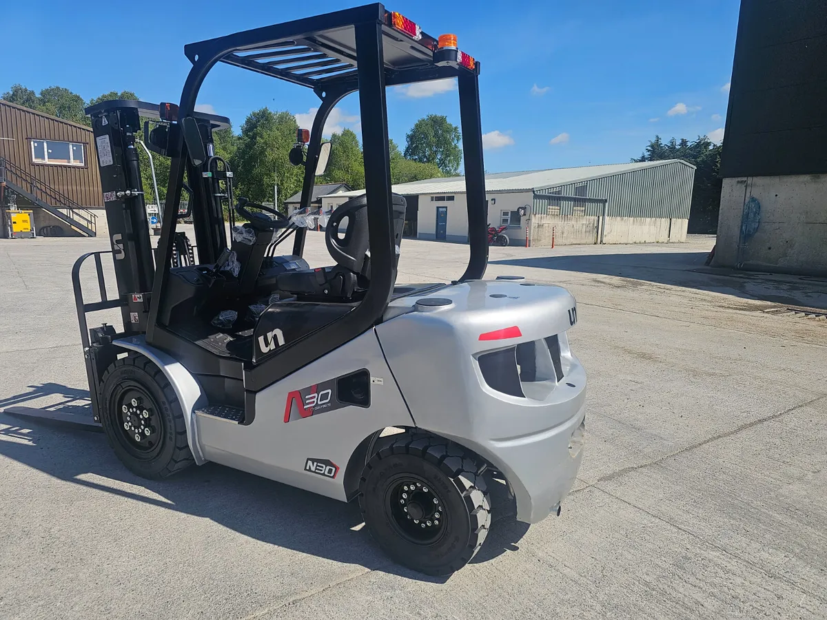 New UN 3ton forklift - Image 4