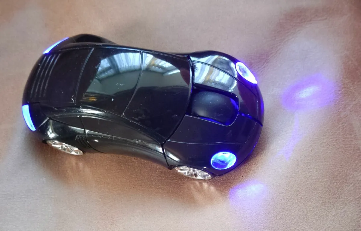 BLACK WIRELESS COMPUTER MOUSE CAR, WITH LIGHTS. - Image 1