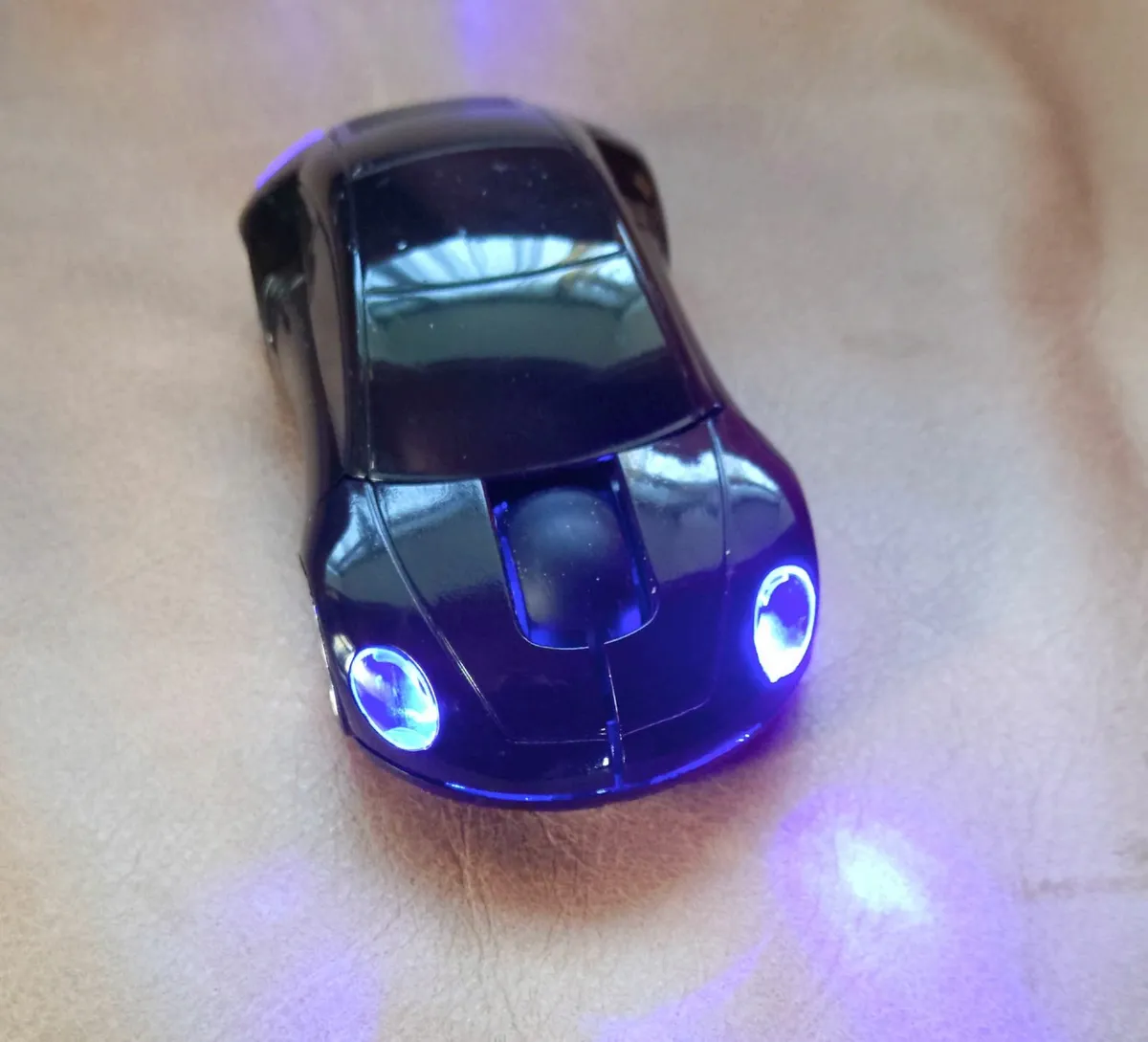 BLACK WIRELESS COMPUTER MOUSE CAR, WITH LIGHTS. - Image 2